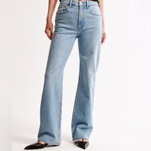 Abercrombie & Fitch - High Rise 90’s Relaxed Jeans - Medium Wash